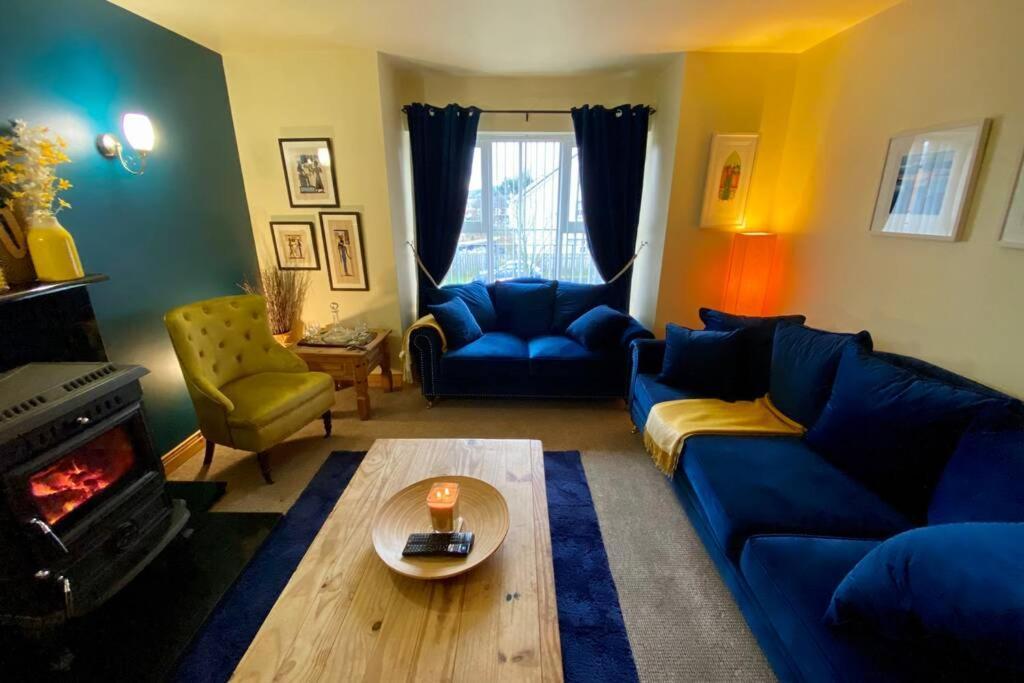 3 Bedroom House Located In Centre Of カーンドナー エクステリア 写真