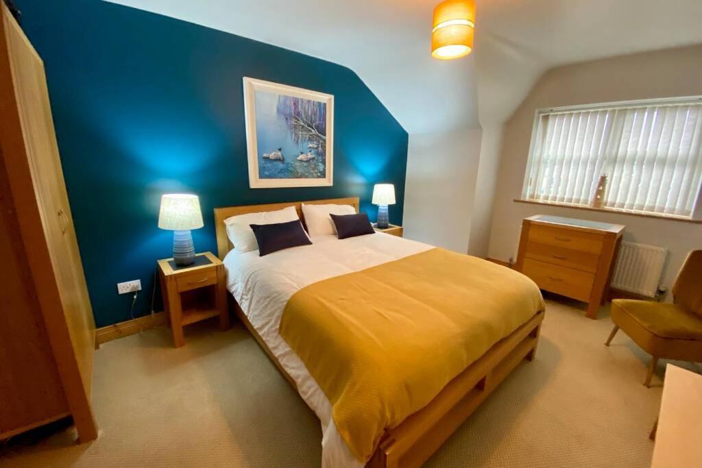 3 Bedroom House Located In Centre Of カーンドナー エクステリア 写真