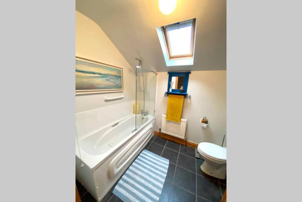 3 Bedroom House Located In Centre Of カーンドナー エクステリア 写真