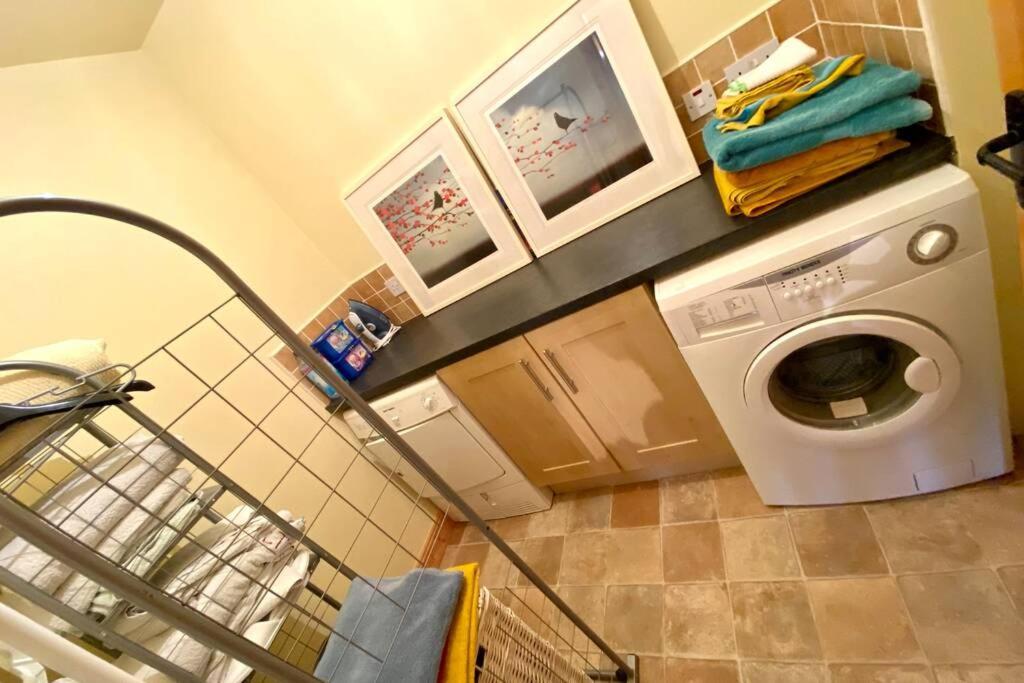 3 Bedroom House Located In Centre Of カーンドナー エクステリア 写真